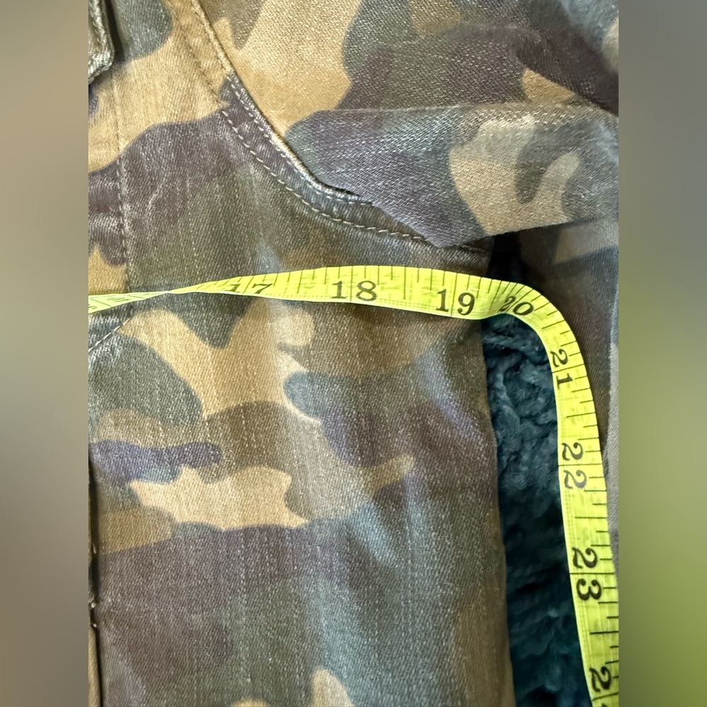 Judy Blue Camouflage Women's Denim Jacket size Small - Picture 3 of 16